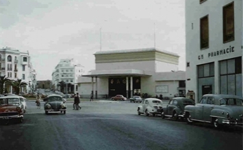 محمد الخامس طيب الله ثراه يركب القطار بين كل من تازة، مكناس، فاس والرباط المدينة سنة 1956